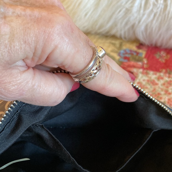 COACH crossbody, great condition without strap. 10 1/2β x 7 1/2β, great value β€οΈ - Picture 5 of 8